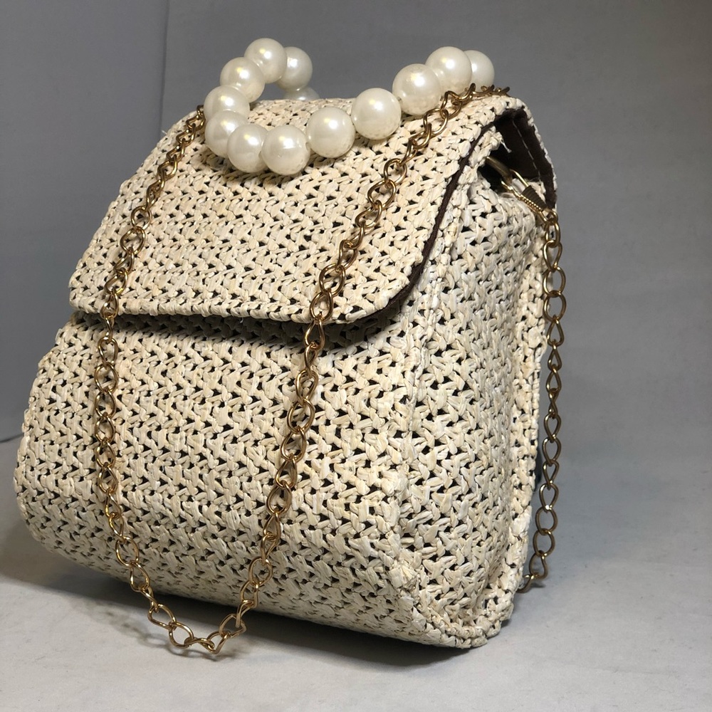 Pearl handle straw bag